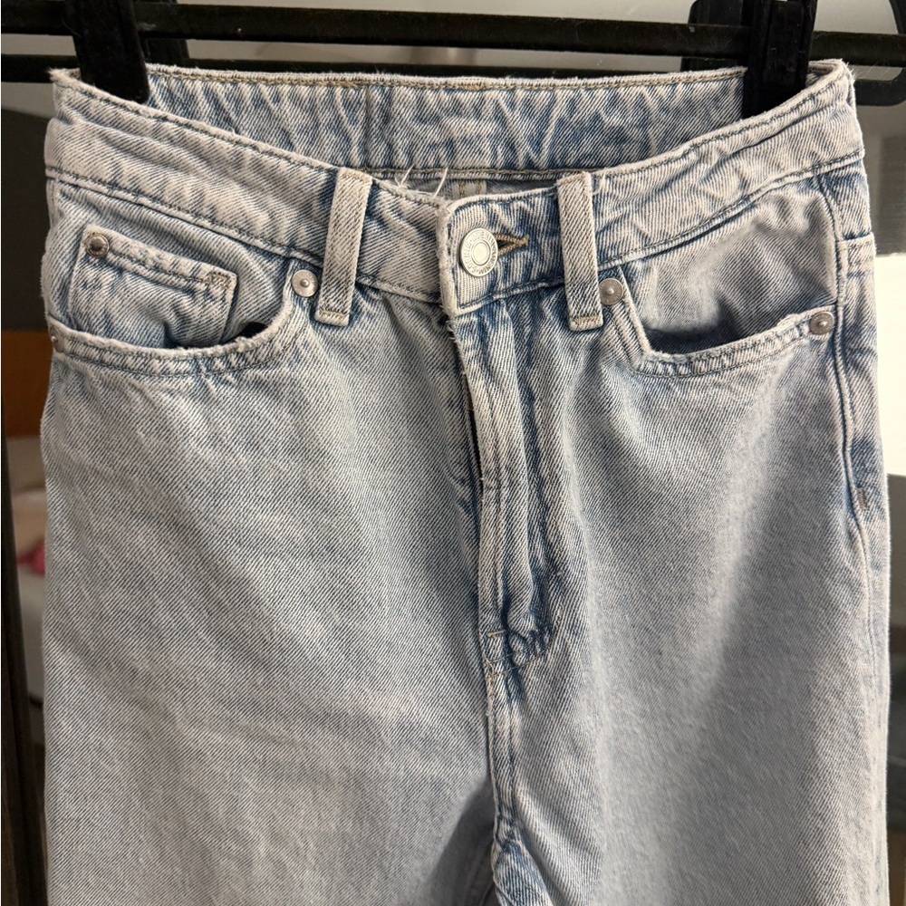 H&M Light Blue Distressed Boyfriend Jeans - Picture 2 of 4